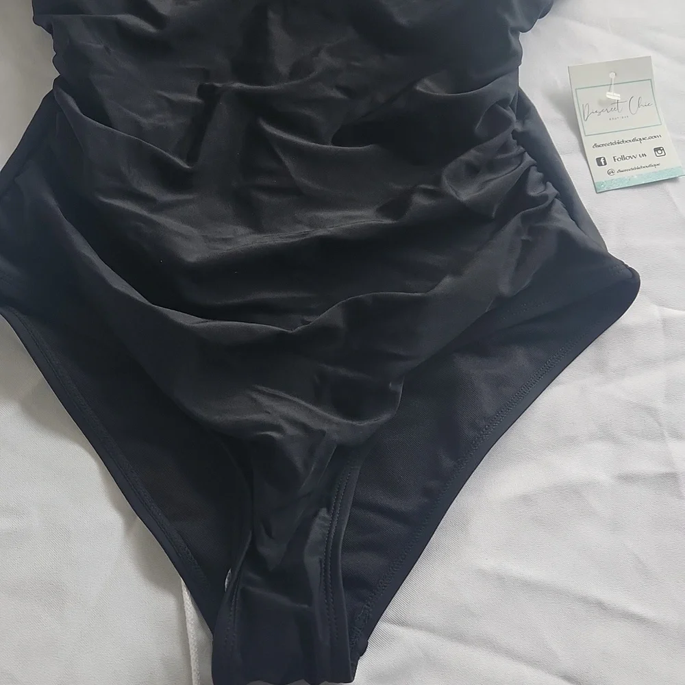 Black Scalloped Women's Swimsuit